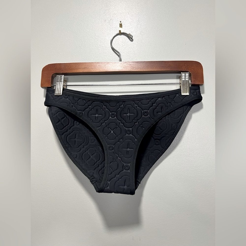 Duskii Neoprene Embossed Black Textured Bikini Bottoms
NWT
Size XS